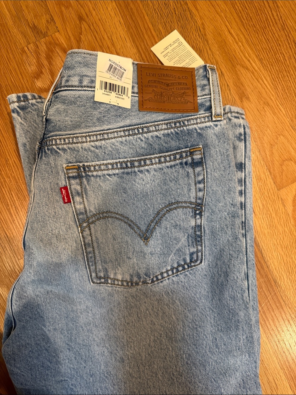 Levi's Women’s Light Blue Straight-Leg Jeans - Classic Denim - Picture 1 of 3